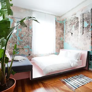 https://the-trilogy-house.hotels-of-thessaloniki.com