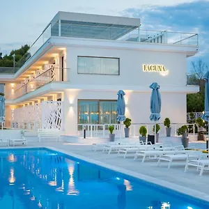 https://laguna-resort.hotelschalkidiki.net